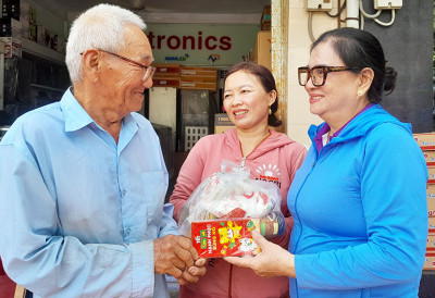 Ấm lòng người cao tuổi