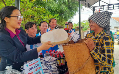 Ấm lòng những phiên chợ tết 0 đồng