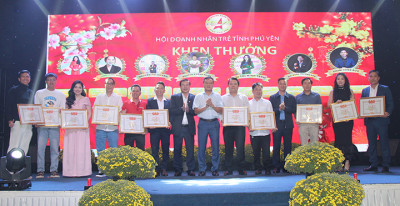 Tôn vinh 14 doanh nhân xuất sắc trong phong trào doanh nhân trẻ