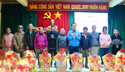 Tổ chức chương trình Xuân tình nguyện và phát động Tết trồng cây