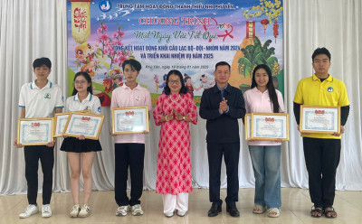 Hơn 200 thanh thiếu nhi trải nghiệm “Một ngày với tết quê”