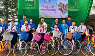 Gửi yêu thương đến trẻ em vùng cao